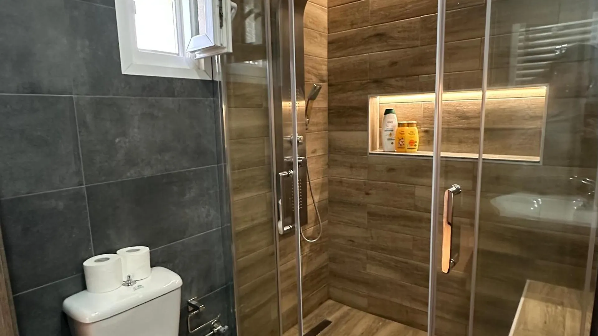 Luxury Suite With Jacuzzi Palioura 0*,