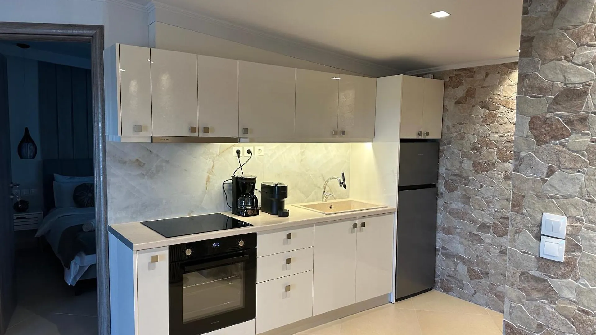 Luxury Suite With Jacuzzi Palioura