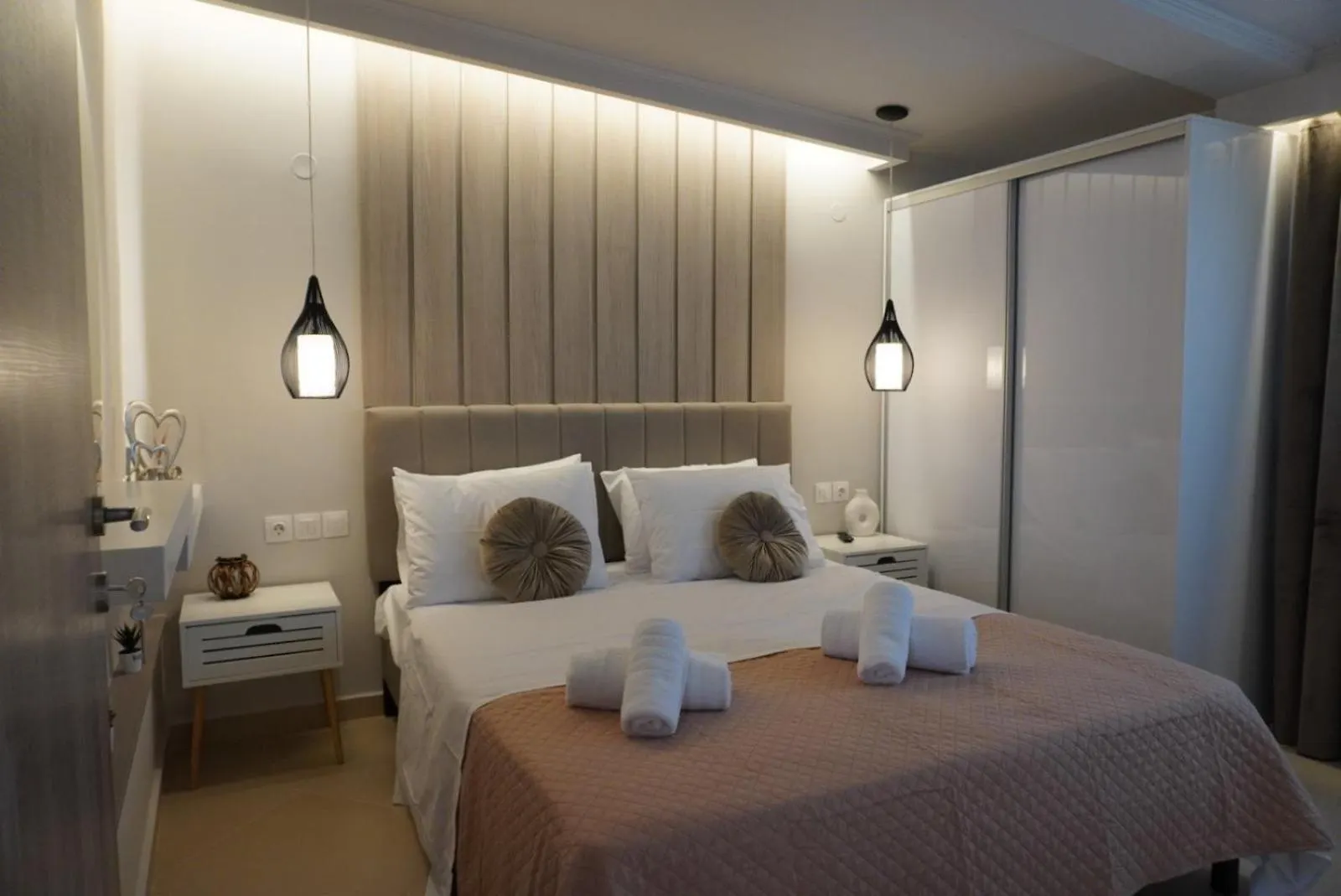 Luxury Suite With Jacuzzi Palioura Apartment