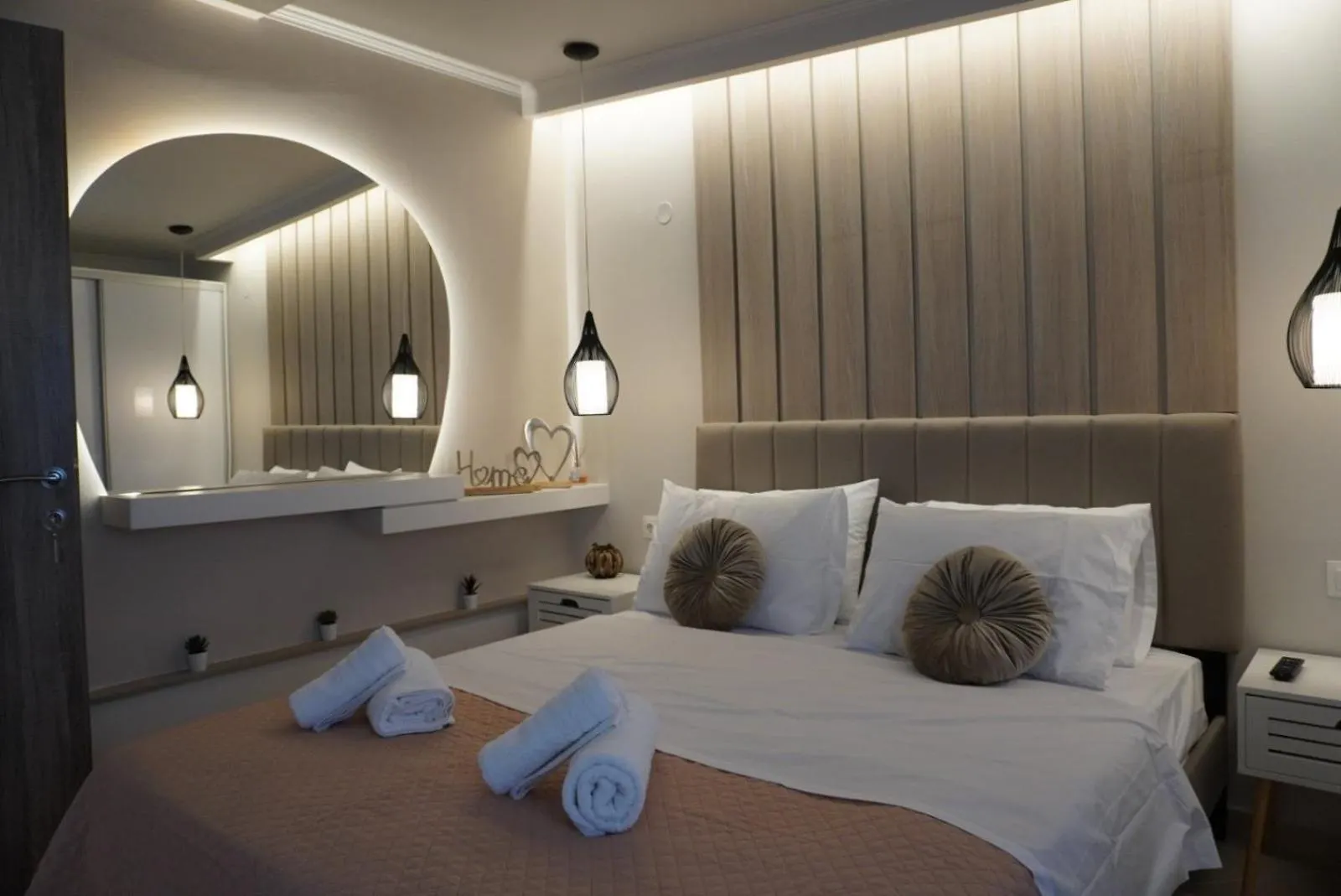 Luxury Suite With Jacuzzi Palioura